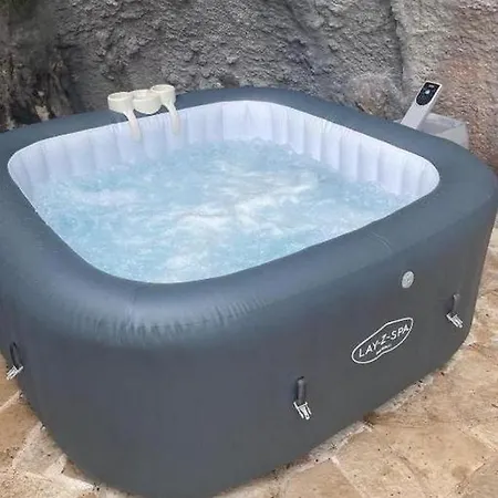 With Hot Tub - 25243 Prázdninový dům *
