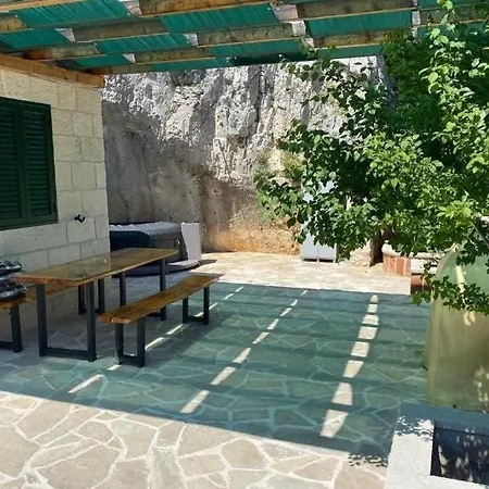 Holiday Home With Hot Tub Makarska - 25243 *