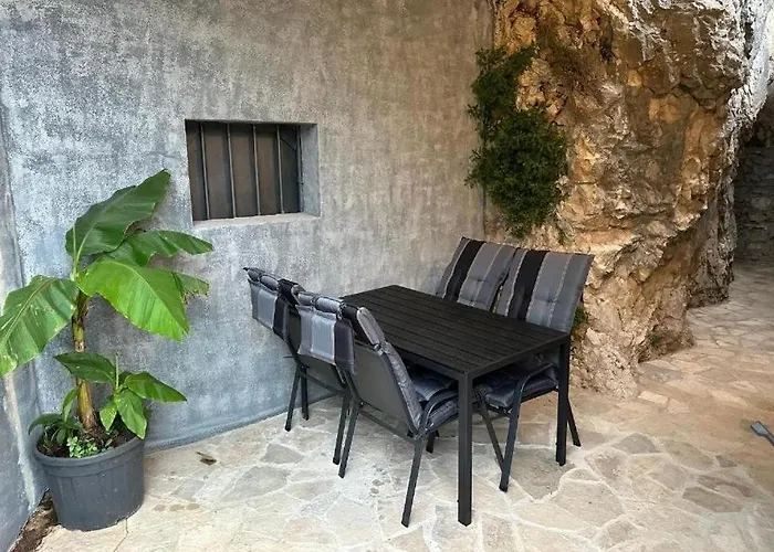 בית נופש Secluded House - 25243 מאקרסקה